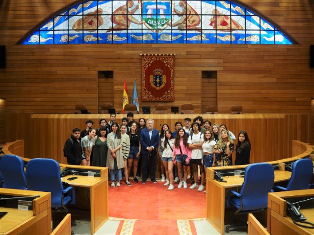 Alumnado do Instituto Arxentino-Galego Santiago Apóstolo visita o Parlamento de Galicia